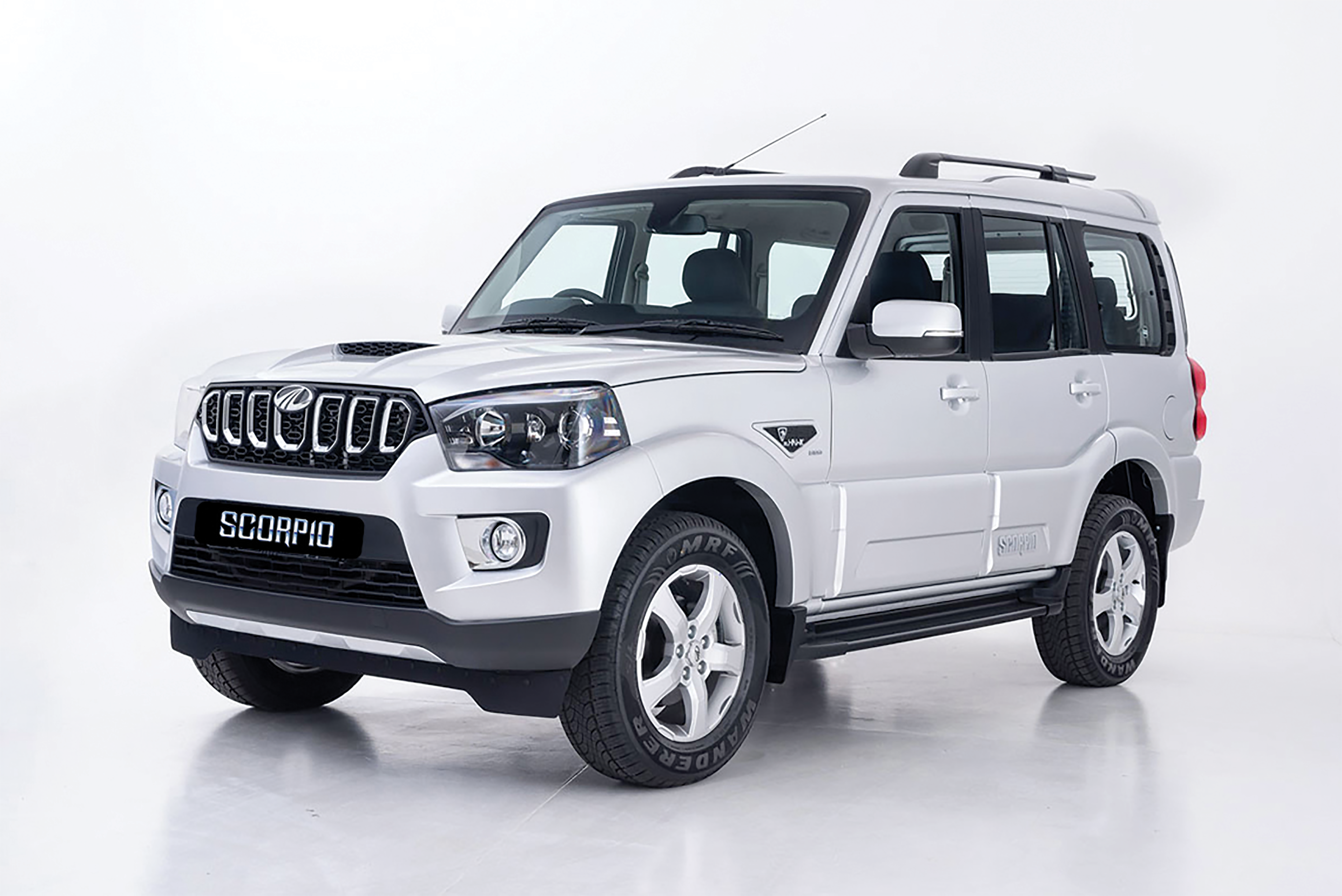 RUGGED: Boasting the 4-cylinder, 2.2L turbo diesel mHawk engine with a 6-speed
manual transmission the Mahindra Scorpio S11 always have power when you need it.