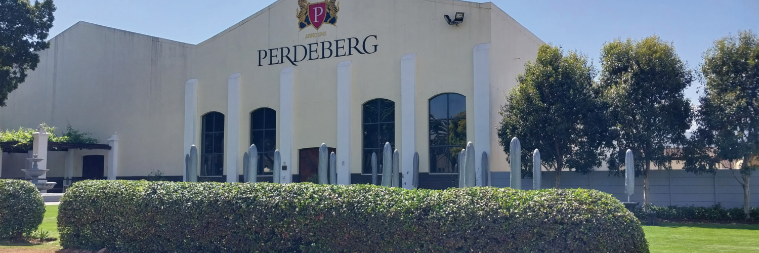 TERRAIN: A long and winding road to the backwoods of Western Cape’s Paarl takes a wine enthusiast to the oasis at Perdeberg Cellar, where hun- ger and thirst instantly become a thing of the past. PHOTOS: Len Maseko