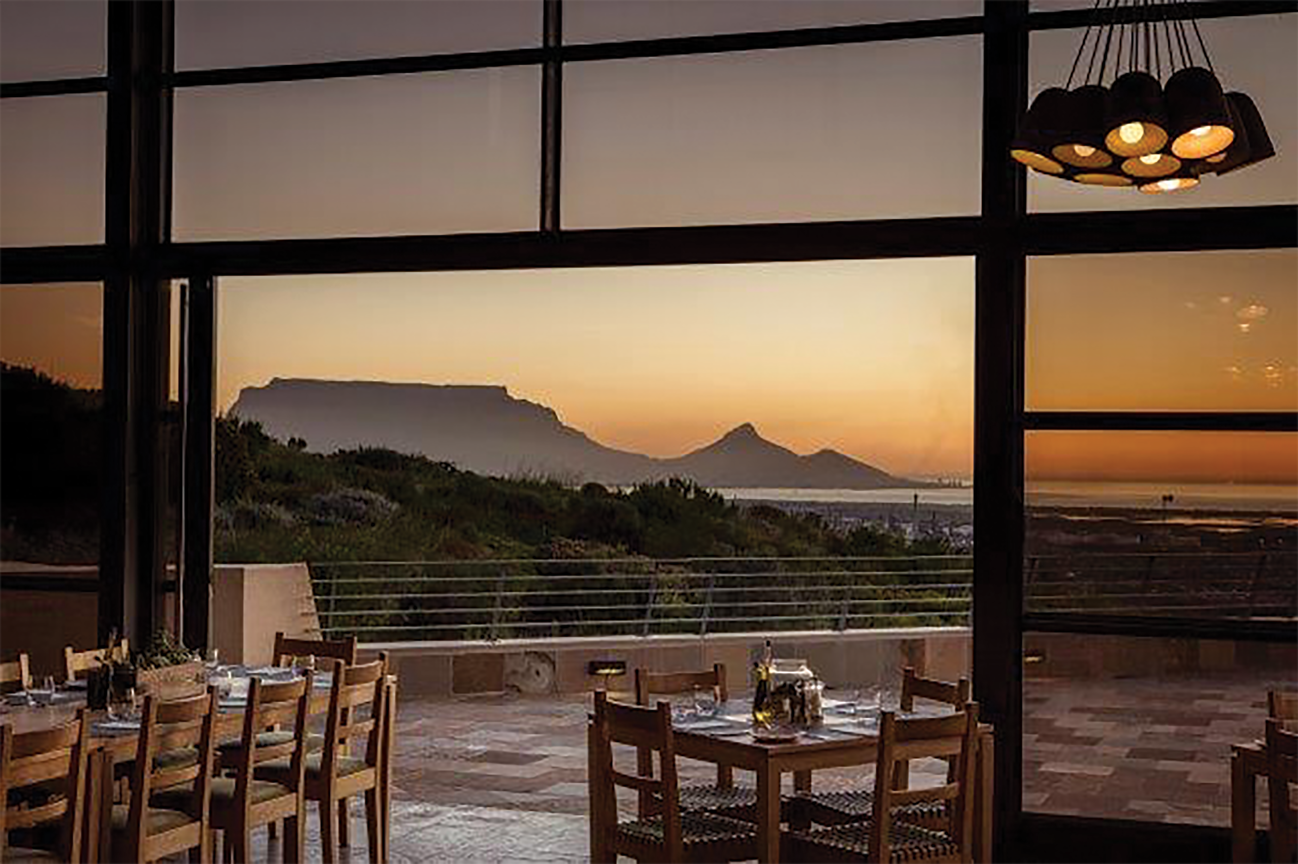 AMBIENCE: Durbanville Hill’s The Tangram Restaurant spoils dining guests with spectacular
views heightened by mouth-watering menu.