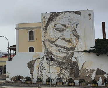 Cesária Évora is one of the greatest symbols of cape verdean culture. For over five decades he has taken Morna, and the name of Cape Verde, all over the world, contributing to a greater international recognition of the country’s culture. Photo Joe Hawkins